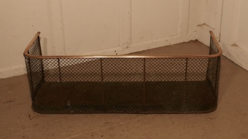 fig 2. Small Victorian Nursery Fire Guard or Club Fender