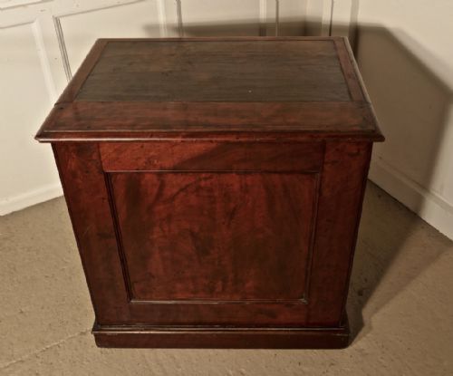 fig 1. Small Victorian Flame Mahogany Chest of Drawers, Batchelor’s Chest 
