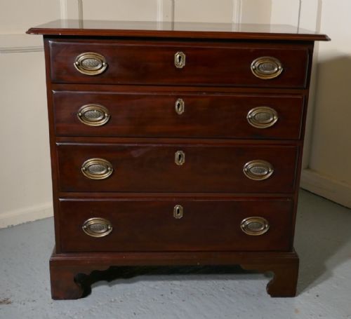 Georgian Mahogany Chest of Drawers