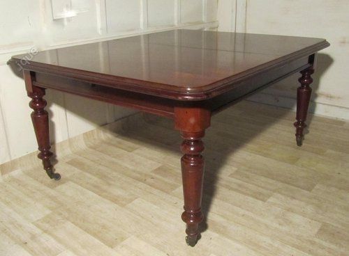 fig 1. Large Victorian Mahogany Extending Dining Table