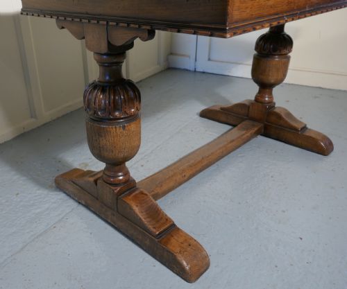 fig 4. A Large Ipswich Oak Draw Leaf table