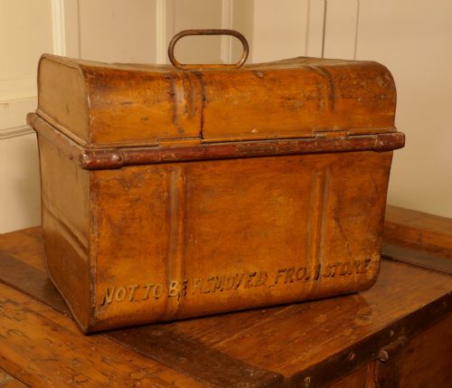 fig 3. Salesman’s Sample Victorian Painted Tin Hat Box, Drew and Sons Trunk Makers