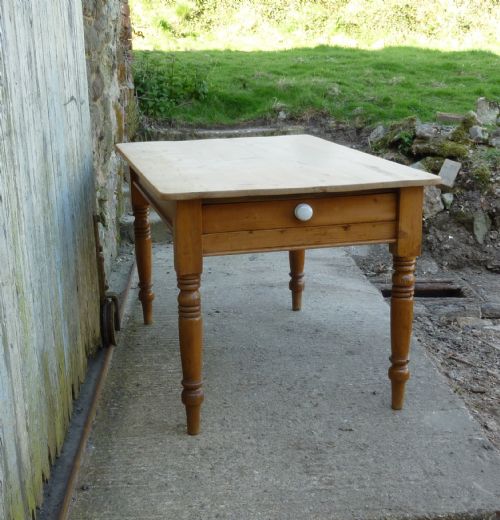 fig 1. A Traditional Victorian Scrub Top Pine Kitchen Table