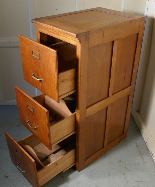 fig 2. Edwardian 3 Drawer Oak Filing Cabinet