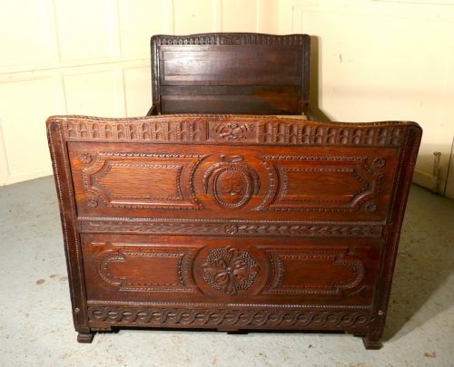 fig 4. 19th Century Carved Oak Day Bed or Ships Sleigh Bed.