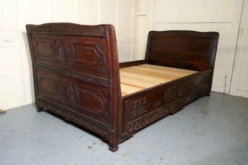 fig 5. 19th Century Carved Oak Day Bed or Ships Sleigh Bed.