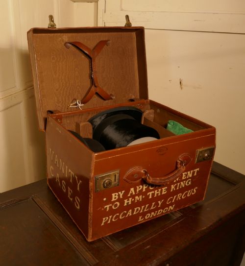 fig 4. Salesman’s Sample EdwardianLeather Hat Box and 3 Hats, Drew and Sons Trunk Makers