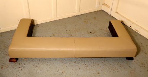 fig 1. A Victorian Low Leather Club Fender