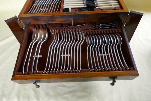 fig 4. 109 Piece Cutlery Set in Oak Wellington Chest Canteen
