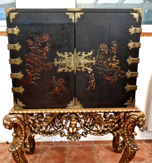 fig 5. 18th Century Japanned Collectors Cabinet on Stand, Clive of India