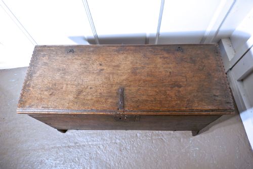 fig 3. A Georgian 5 Plank Oak Coffer