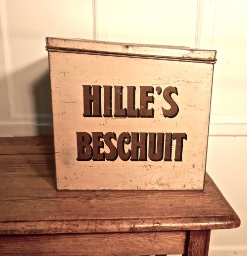 fig 1. Very Large Art Deco “Hille’s Beschuit” Grocers Biscuit Tin