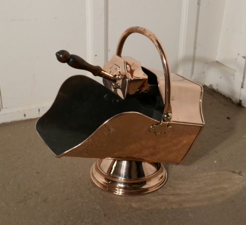 Superb Quality Arts and Crafts Copper Helmet Coal Scuttle