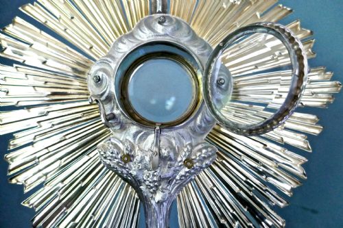 fig 1. French Sterling Silver & Vermeli Monstrance 1840 decorated with cherubs