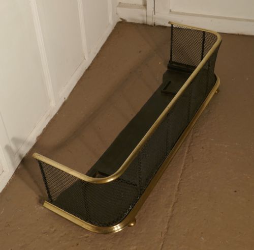 fig 2. Victorian Nursery Fire Guard or Club Fender