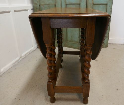 fig 3. A Good Solid Oak Victorian Gate Leg Table
