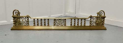 Superb Quality and Design 19th Century Heavy Brass Fender