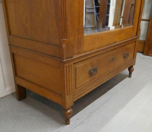 fig 2. A Victorian Arts and Crafts Golden Oak Mirrored Wardrobe