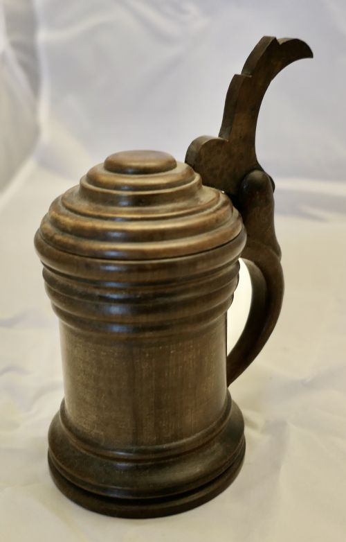 19TH CENTURY HAND CARVED DRINKING MUG OR TANKARD