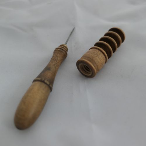 3 19TH CENTURY HAND MADE TREEN ITEMS POUNCE PLUMB BOB BODKIN - ADDITIONAL PHOTO 4