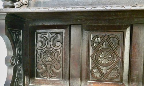18TH CENTURY CARVED OAK DRESSER WITH KINGS - ADDITIONAL PHOTO 9