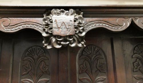 18TH CENTURY CARVED OAK DRESSER WITH KINGS - ADDITIONAL PHOTO 12