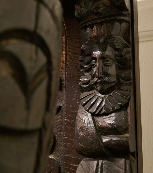 18TH CENTURY CARVED OAK DRESSER WITH KINGS - ADDITIONAL PHOTO 13