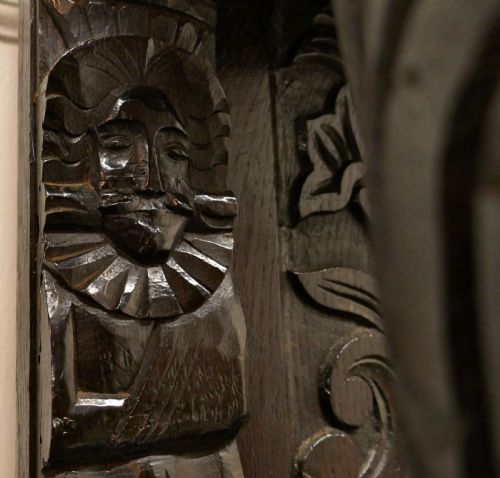 18TH CENTURY CARVED OAK DRESSER WITH KINGS - ADDITIONAL PHOTO 14