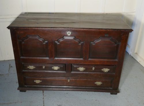 LARGE 18TH CENTURY 3 DRAWER MULE CHEST - ADDITIONAL PHOTO 1
