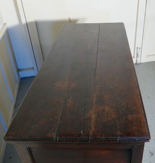 LARGE 18TH CENTURY 3 DRAWER MULE CHEST - ADDITIONAL PHOTO 4