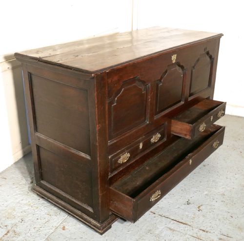 LARGE 18TH CENTURY 3 DRAWER MULE CHEST - ADDITIONAL PHOTO 5