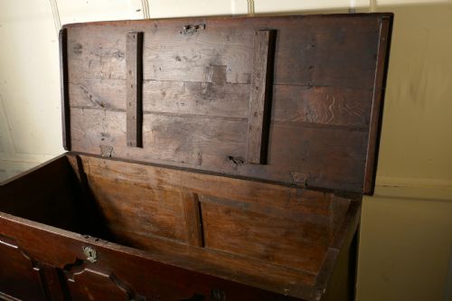 LARGE 18TH CENTURY 3 DRAWER MULE CHEST - ADDITIONAL PHOTO 7