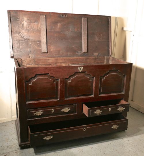 LARGE 18TH CENTURY 3 DRAWER MULE CHEST - ADDITIONAL PHOTO 8