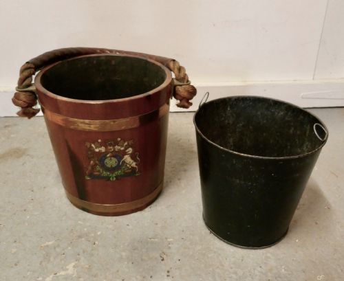 19TH CENTURY ROYAL NAVY OAK FIRE BUCKET WITH PLYMOUTH ARMORIAL CREST - ADDITIONAL PHOTO 6