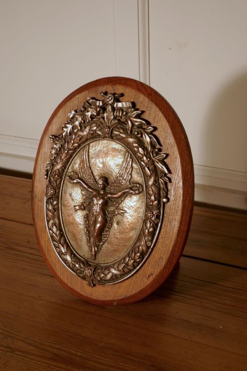 UNUSED ARTS AND CRAFTS 19TH CENTURY SHIELD TROPHY WITH NIKE THE GODDESS OF VICTORY - ADDITIONAL PHOTO 2