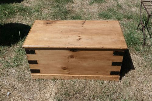 STRIPPED PINE BLANKET BOX - ADDITIONAL PHOTO 1