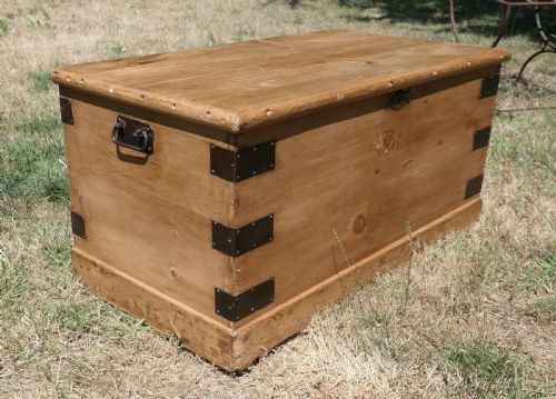 STRIPPED PINE BLANKET BOX - ADDITIONAL PHOTO 3