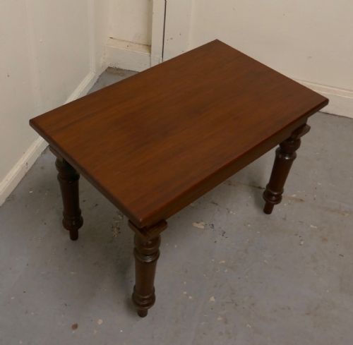 SMALL VICTORIAN OCCASIONAL OR LAMP TABLE - ADDITIONAL PHOTO 2