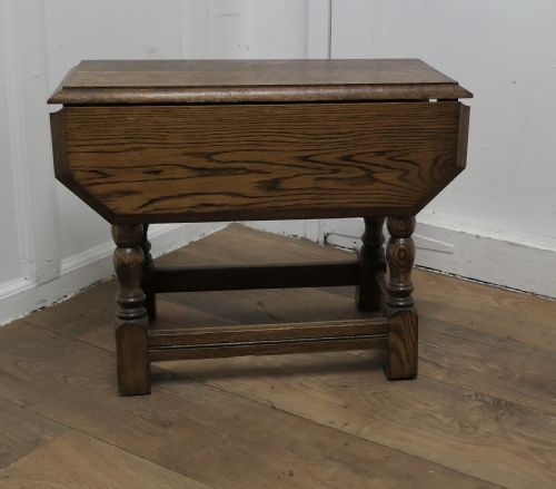An Oak Joint Swivel Coffee Table
