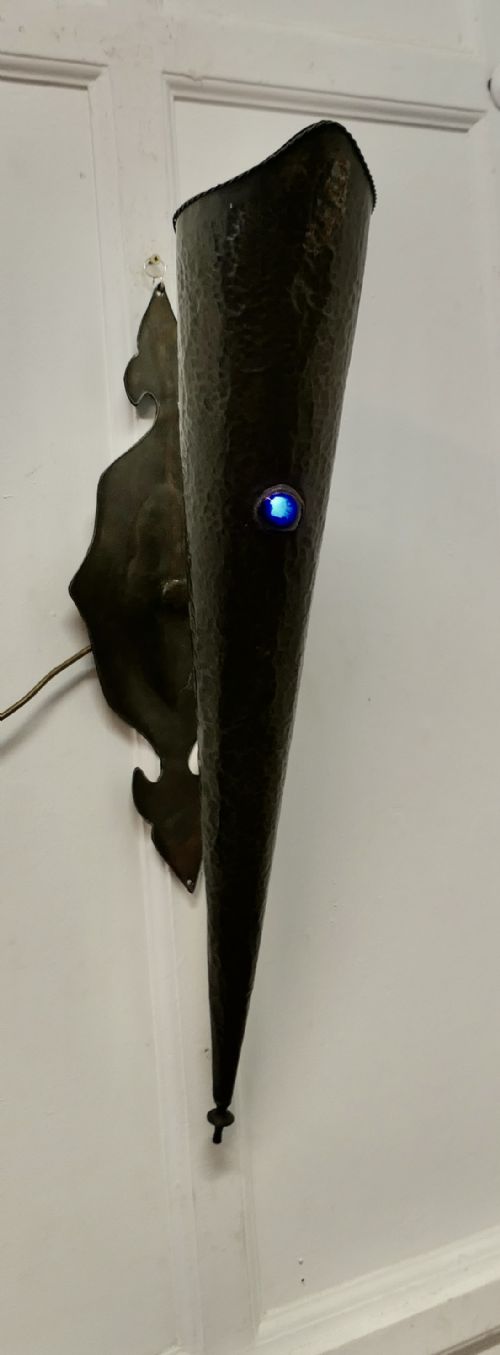 A VERY ATTRACTIVE ARTS AND CRAFTS GOTHIC COPPER WALL LIGHT - ADDITIONAL PHOTO 4