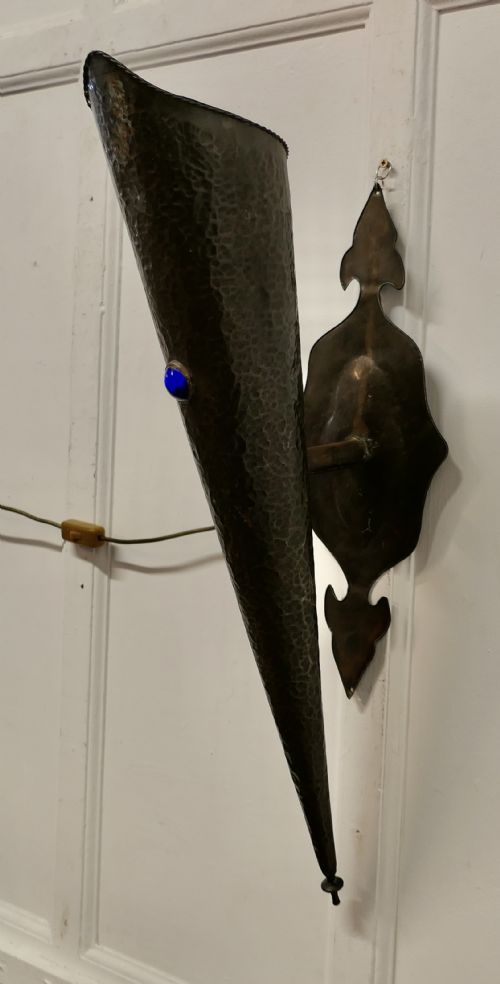 A VERY ATTRACTIVE ARTS AND CRAFTS GOTHIC COPPER WALL LIGHT - ADDITIONAL PHOTO 5