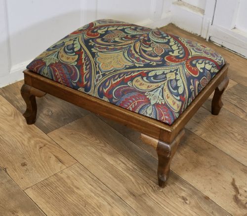 VICTORIAN ART NOUVEAU UPHOLSTERED FOOT STOOL - ADDITIONAL PHOTO 1