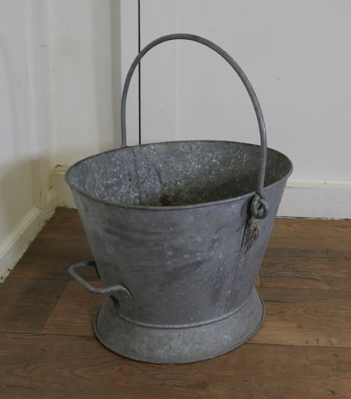 A LARGE GALVANISED HOUSEMAIDS BUCKET - ADDITIONAL PHOTO 2
