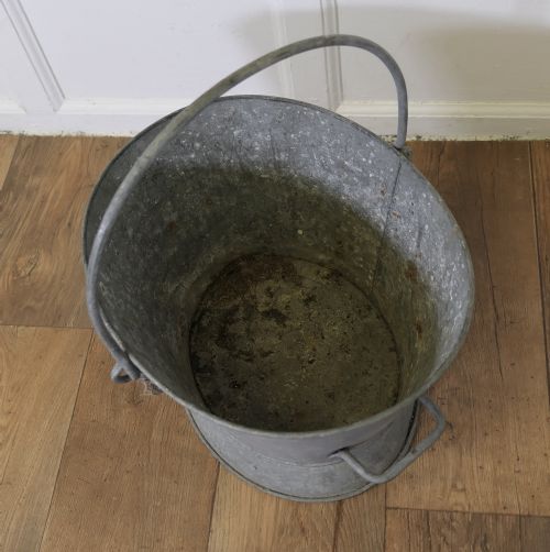 A LARGE GALVANISED HOUSEMAIDS BUCKET - ADDITIONAL PHOTO 4