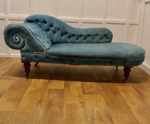 Very Stylish Victorian Velvet Chaise Longue or Day Bed