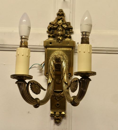 A PAIR OF NEO CLASSICAL LARGE BRASS TWIN WALL LIGHTS - ADDITIONAL PHOTO 2