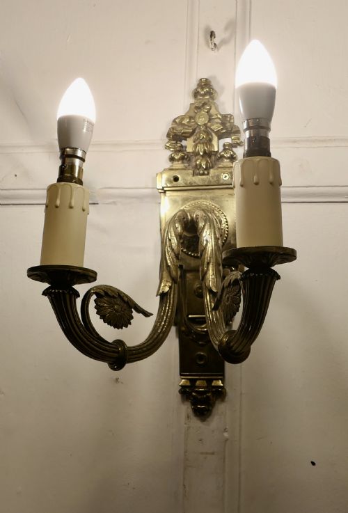 A PAIR OF NEO CLASSICAL LARGE BRASS TWIN WALL LIGHTS - ADDITIONAL PHOTO 4