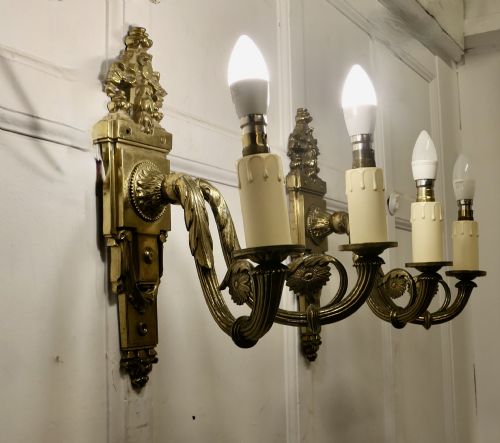 A PAIR OF NEO CLASSICAL LARGE BRASS TWIN WALL LIGHTS - ADDITIONAL PHOTO 5