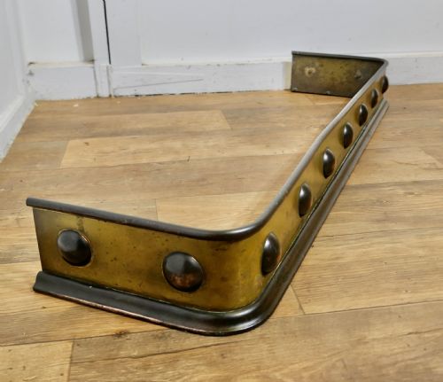 SUPERB VICTORIAN ARTS AND CRAFTS BRASS AND COPPER FENDER - ADDITIONAL PHOTO 3