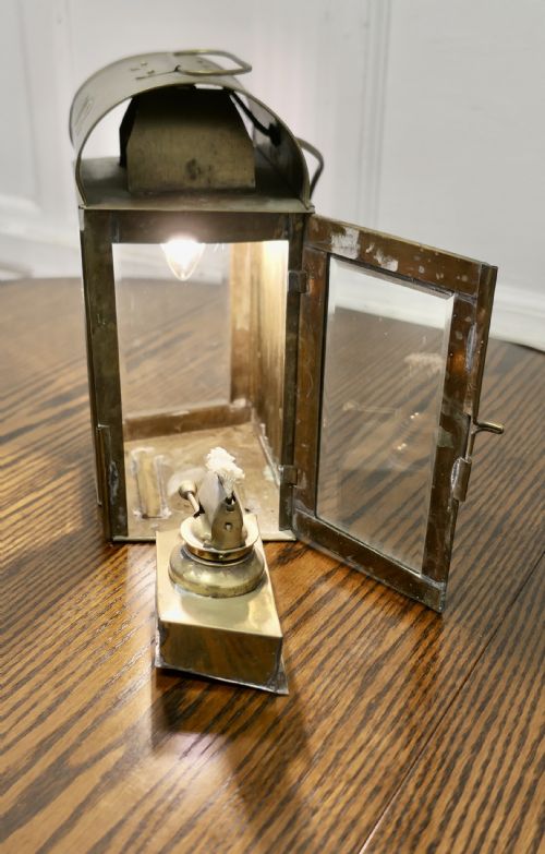 PAIR OF VICTORIAN BRASS CARRIAGE LAMPS LARGE WALL HANGING LANTERNS - ADDITIONAL PHOTO 3